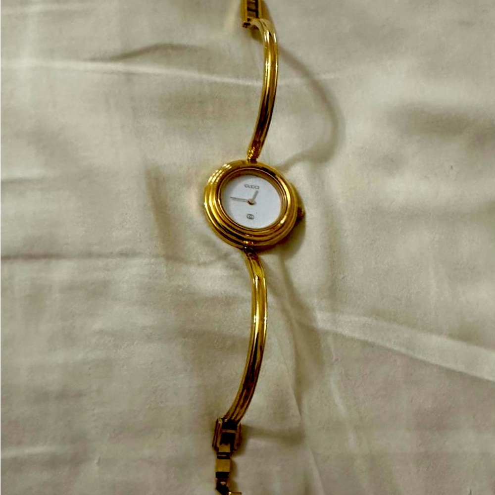 Gucci bracelet watch